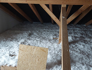 Zateplení stropu novostavby se sedlovou střechou